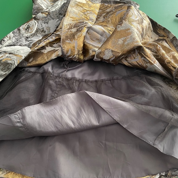 NWT SLNY New York Sliver Metallic Floral Box Pleated Midi Dress Size 10 - Picture 11 of 12